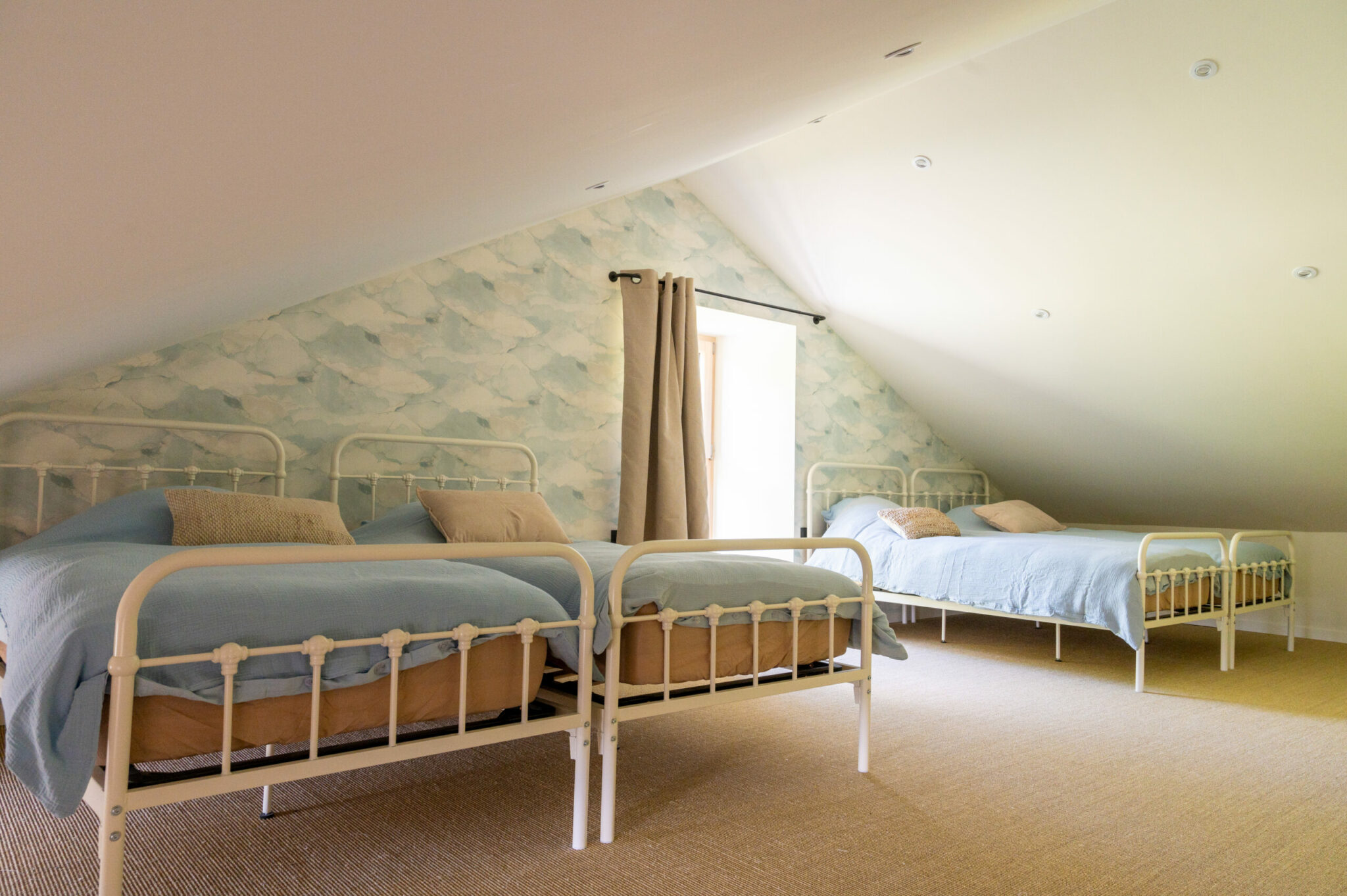 Chambre sous les toits du logement