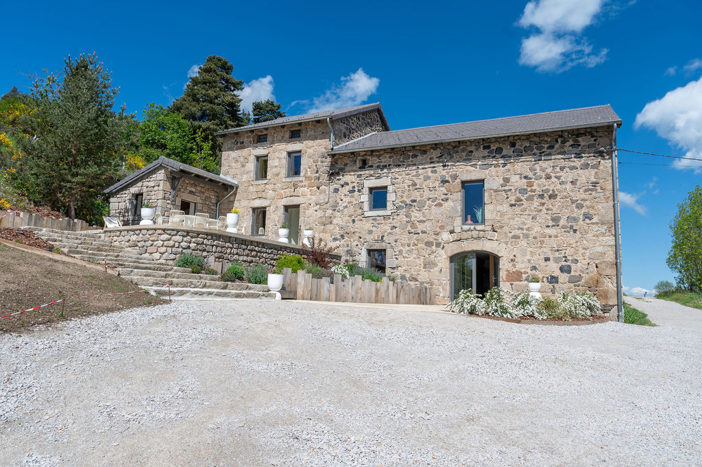 Gîte avec spa privé À Contre Courant à Saint-Jeures près du lac de Lavalette en Haute-Loire